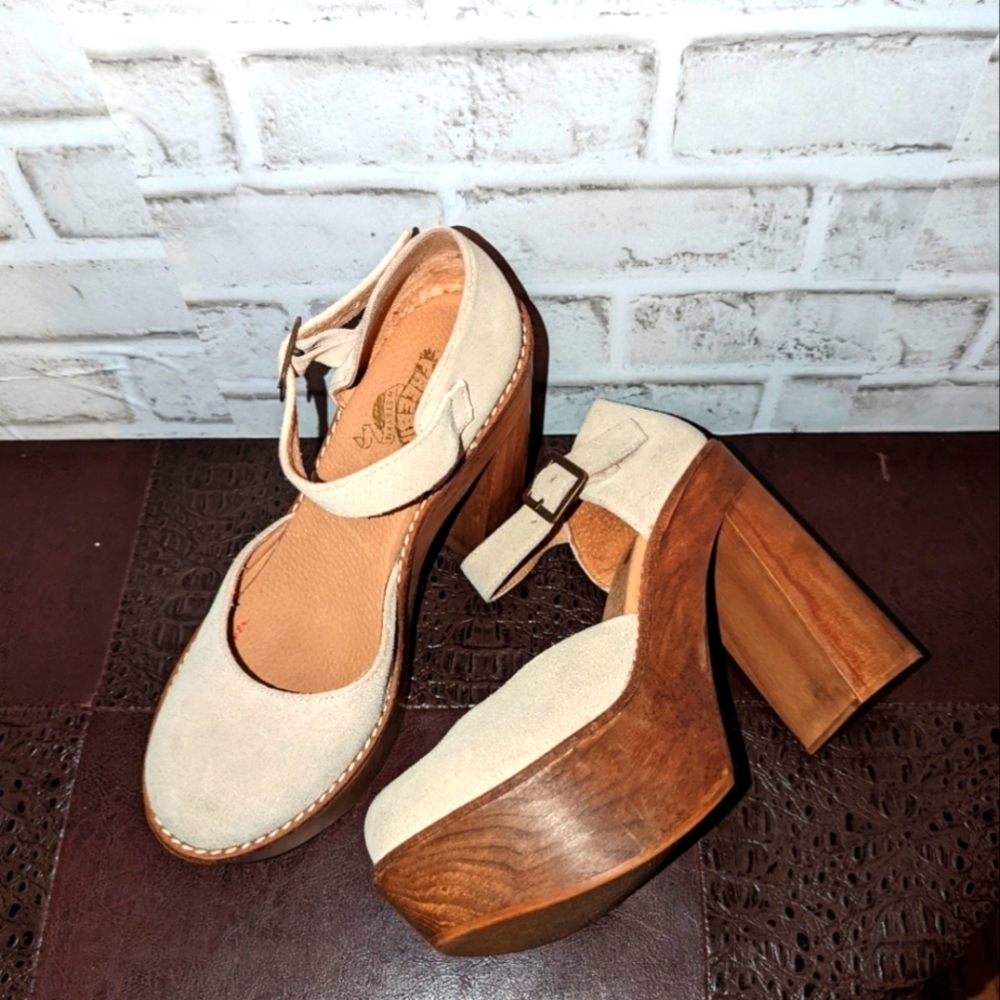 FreeBird Poppy Y2K Platform Maryjane Pumps W/ Ankle Straps Cream Taupe size 9